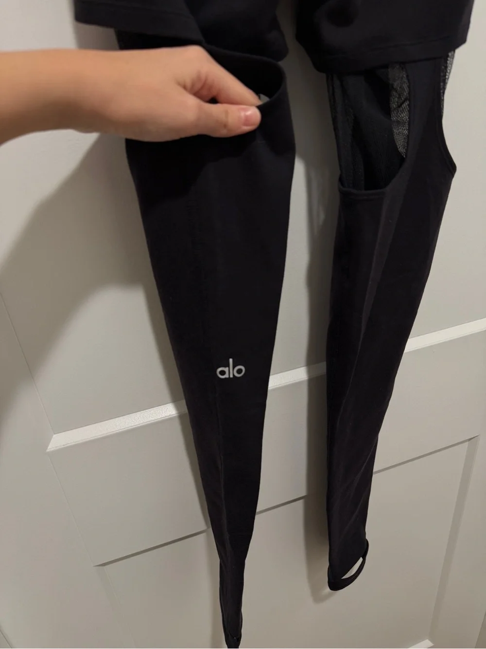 ALO Yoga Coast  Black Leggings with Mesh Knee Cutouts